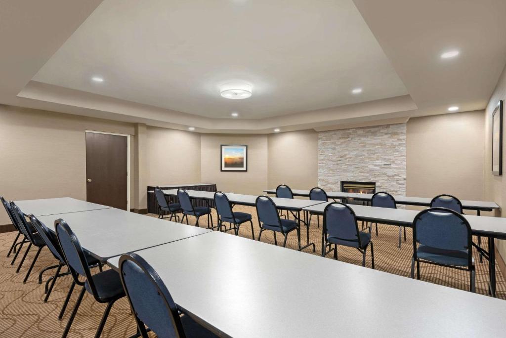 Comfort Suites Lafayette University Area photo