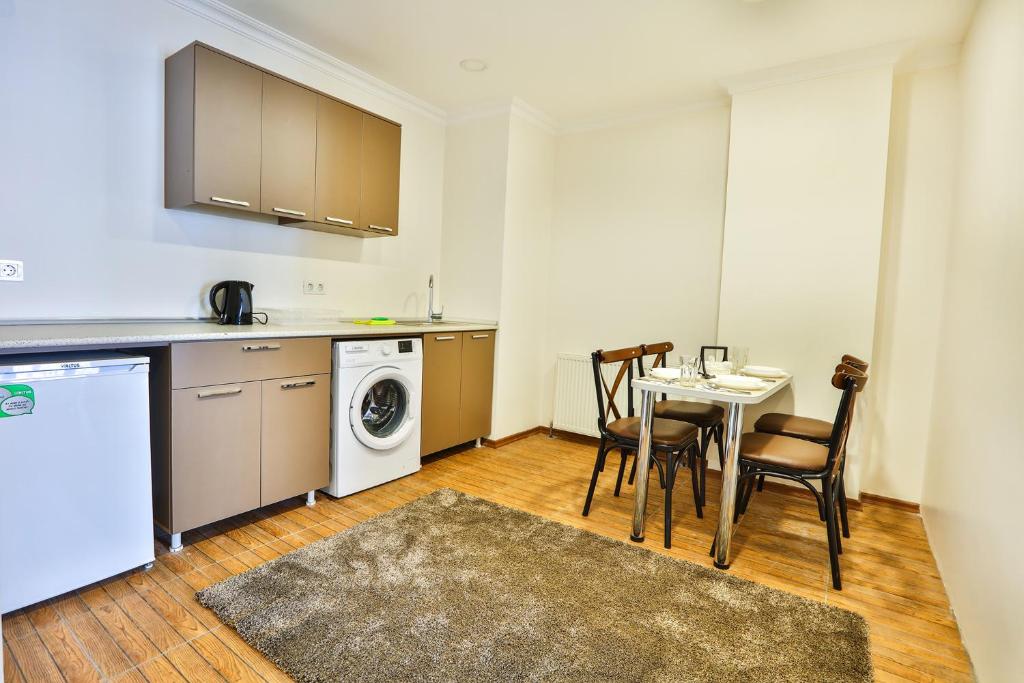 Kuchyň nebo kuchyňský kout v ubytování Modern Suites