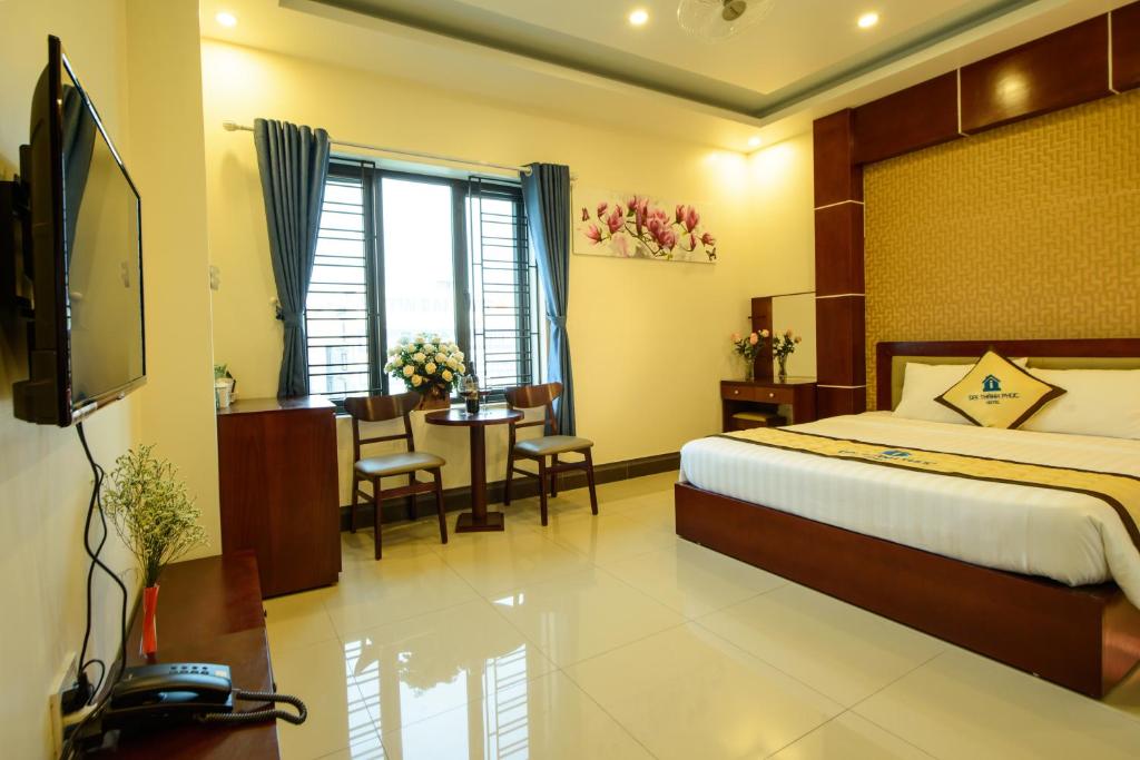 ĐẠI THÀNH PHÚC - Deluxe Double Room With Castle View