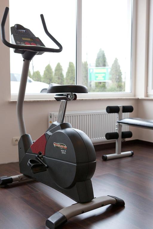 Posilňovňa alebo fitness centrum v ubytovaní Wzgórze Toskanii Conferences & Restaurant