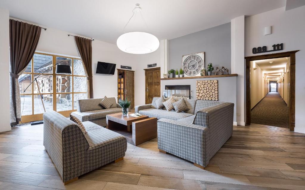 Telewizja i/lub zestaw kina domowego w obiekcie Kocierz Resort