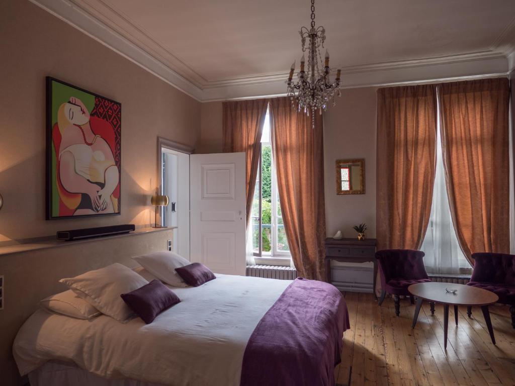 Ένα ή περισσότερα κρεβάτια σε δωμάτιο στο Une maison en ville, Hyper Centre ville, Spa