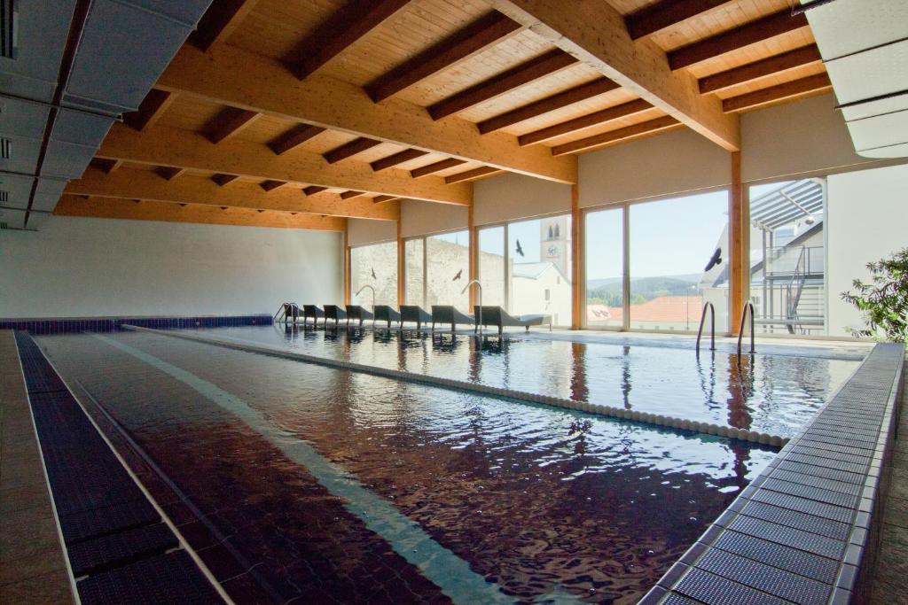 Басейн в Hotel Kašperk або поблизу