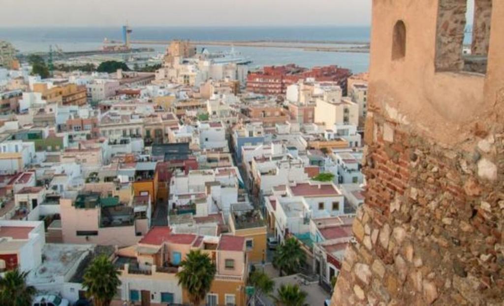 Nespecifikovaný výhled na destinaci Almería nebo výhled na město při pohledu z apartmánu