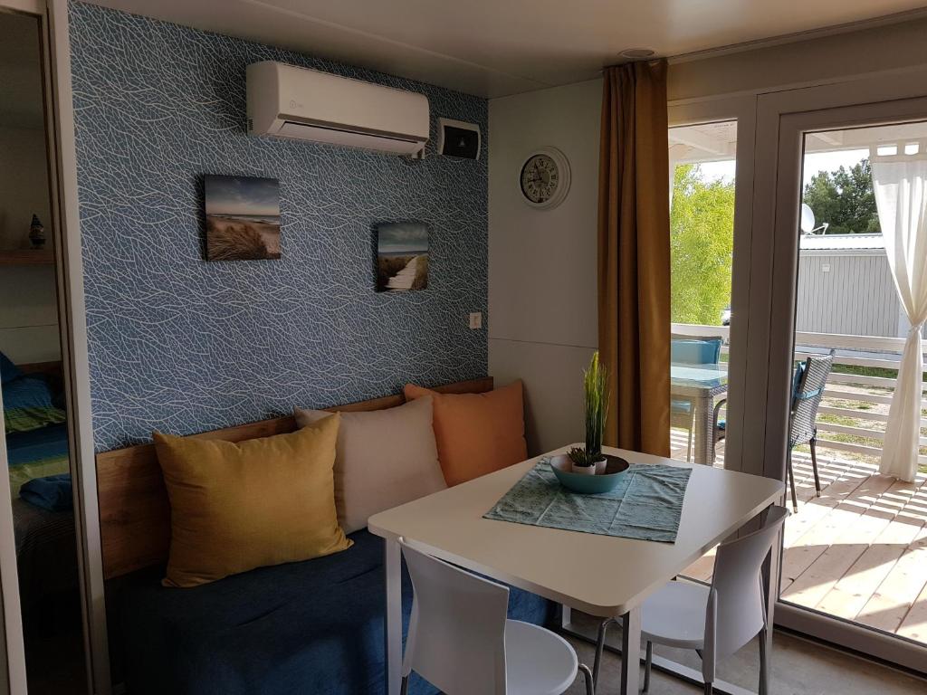 Posezení v ubytování Mobile Home Pearl of Murter