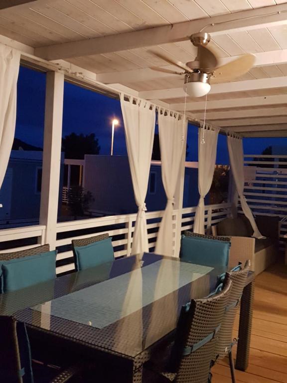 Fotografie z fotogalerie ubytování Mobile Home Pearl of Murter v destinaci Jezera
