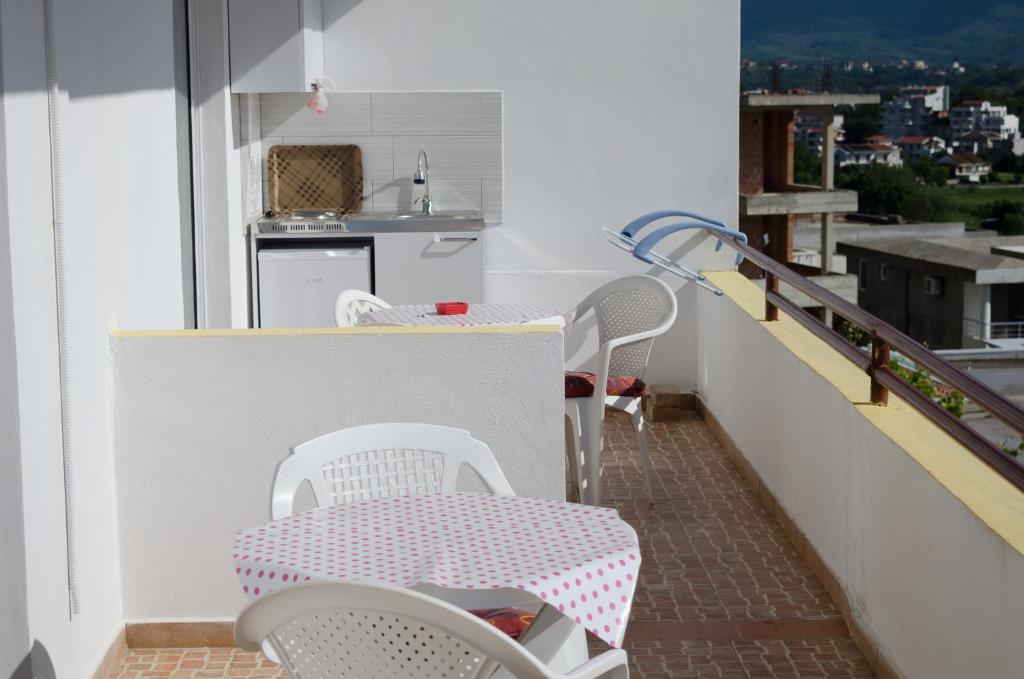 Balkón nebo terasa v ubytování Apartments Basha 1 - Long Beach