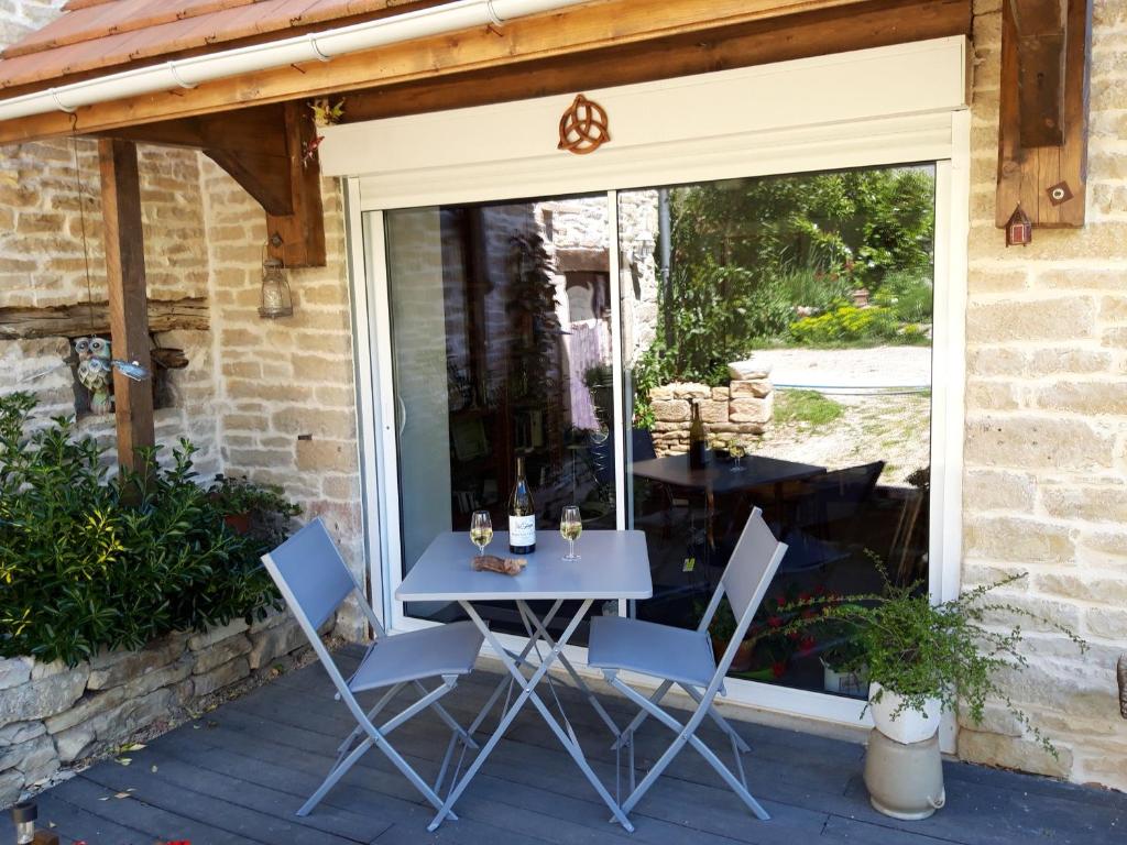 Patio nebo venkovní prostory v ubytování Le bois de laval