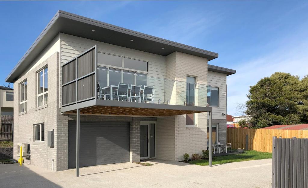 Kangaroo Bay Apartments photo