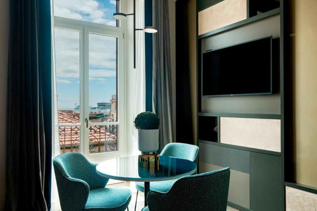 Amadomus Luxury Suites - 1