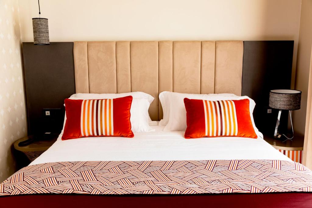 Amadomus Luxury Suites - 15