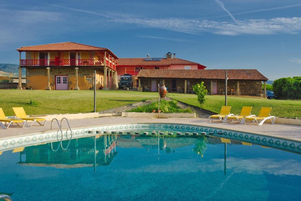 Piscina de la sau aproape de Quinta do Barracao da Vilarica