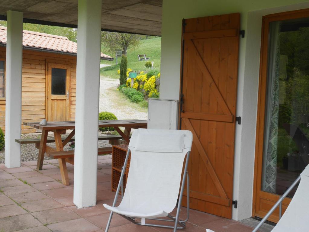 Patio nebo venkovní prostory v ubytování gite au coin du feu à 25mn de Colmar au calme avec jardin clos