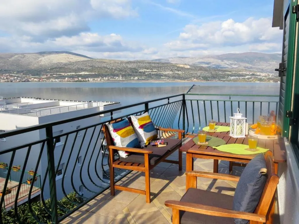 Apartments by the sea Mastrinka, Ciovo - 2049, Trogir, Croaţia