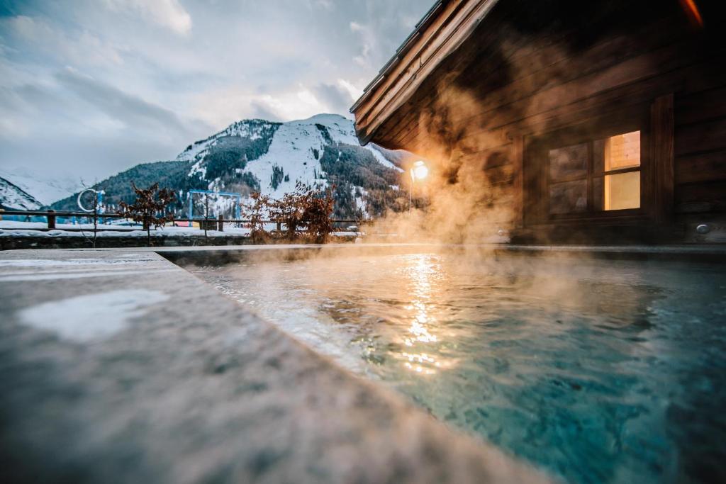 Nespecifikovaný výhled na hory nebo výhled na hory při pohledu z hotelu