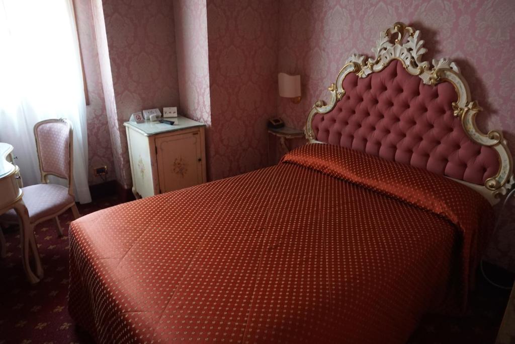 Postel nebo postele na pokoji v ubytování Hotel Rialto
