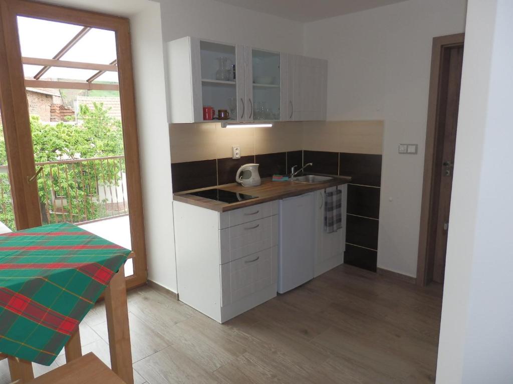 Kuchyň nebo kuchyňský kout v ubytování Apartmány 27