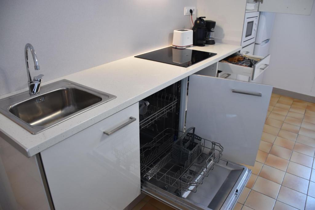 Kuchyň nebo kuchyňský kout v ubytování Rosesapparts A20deMar Triplex