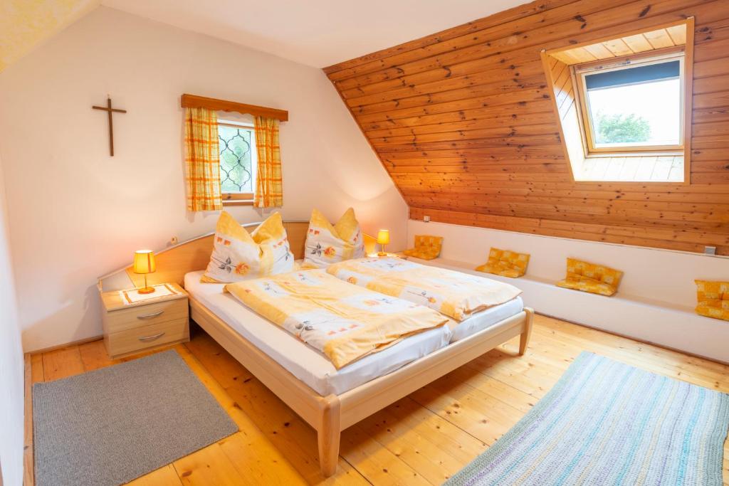 Postel nebo postele na pokoji v ubytování Bio-Hof Windhaber