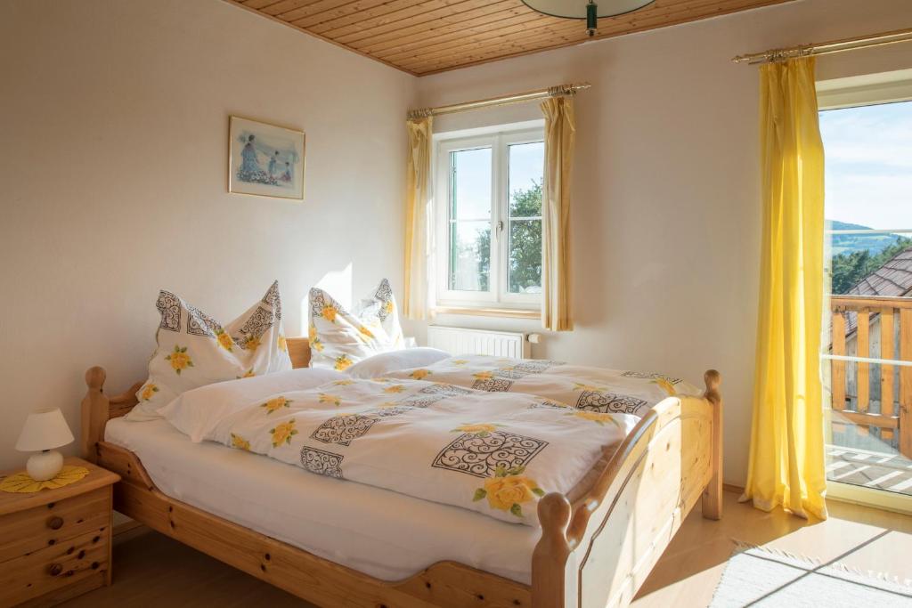 Postel nebo postele na pokoji v ubytování Bio-Hof Windhaber