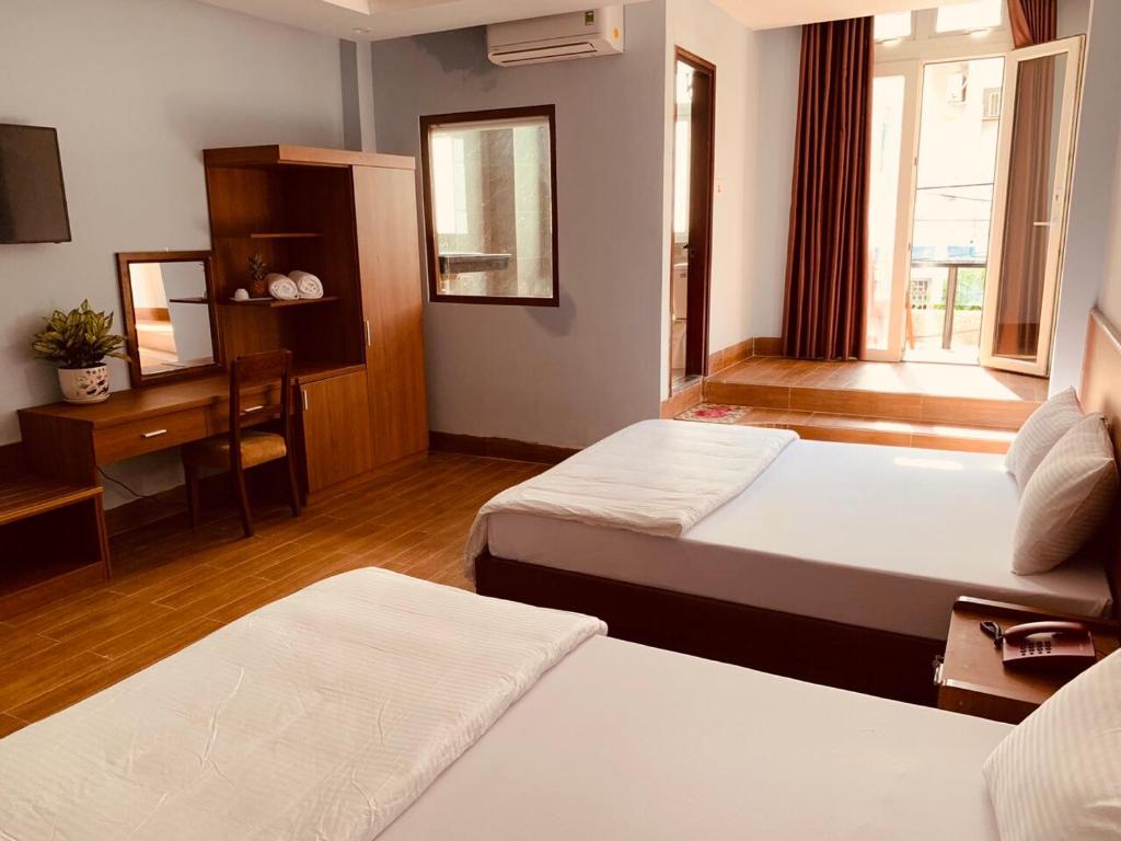 Tempat tidur dalam kamar di Binh Duong 2 Hotel