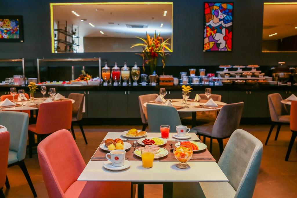 Comida no hotel ou em algum lugar perto