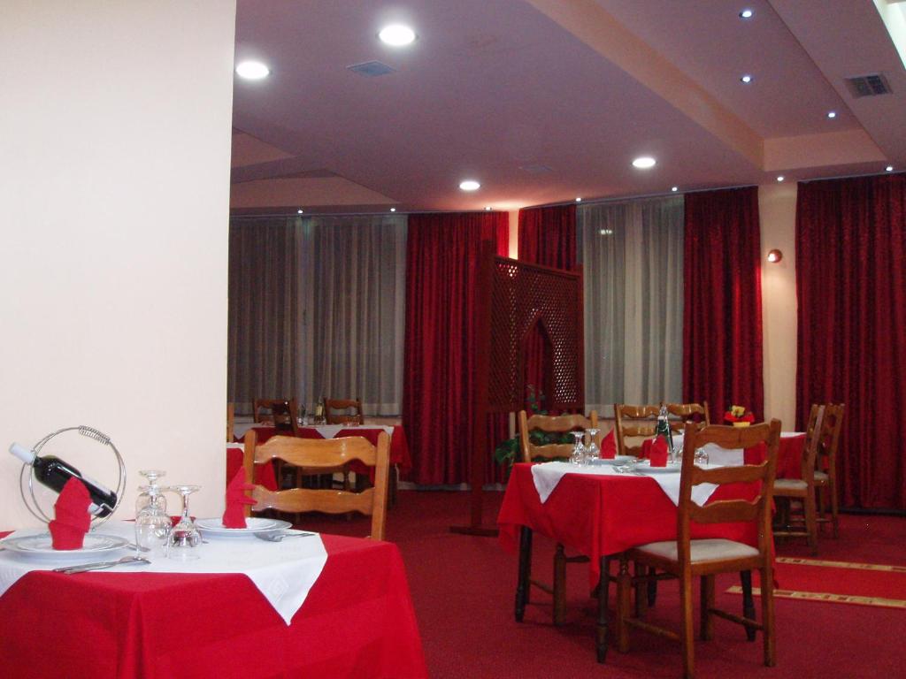 Restaurace v ubytování Hotel Jezero