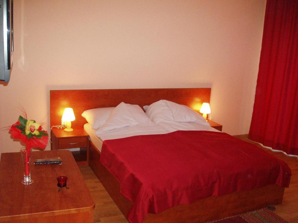 Postel nebo postele na pokoji v ubytování Hotel Jezero