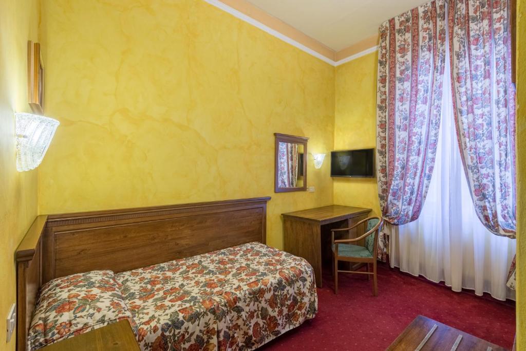 Postel nebo postele na pokoji v ubytování Hotel Minerva Palace