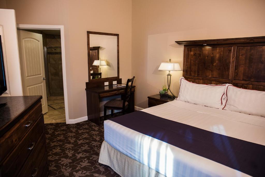 Lake Lawn Resort - King Suite - Non-Smoking