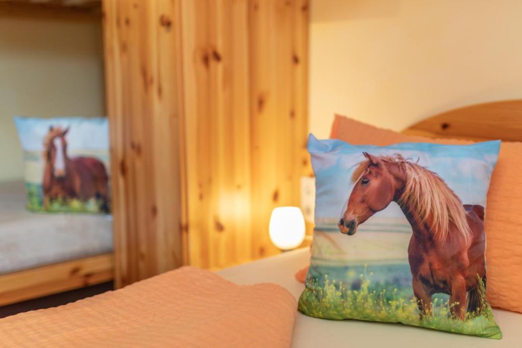 Postel nebo postele na pokoji v ubytování Bauernhof Katin