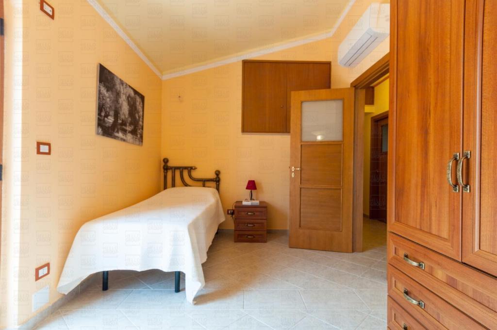 Łóżko lub łóżka w pokoju w obiekcie HelloApulia - Villa Flora