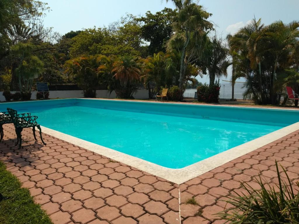 Bazén v ubytování Hotel Playa Azul nebo v jeho okolí
