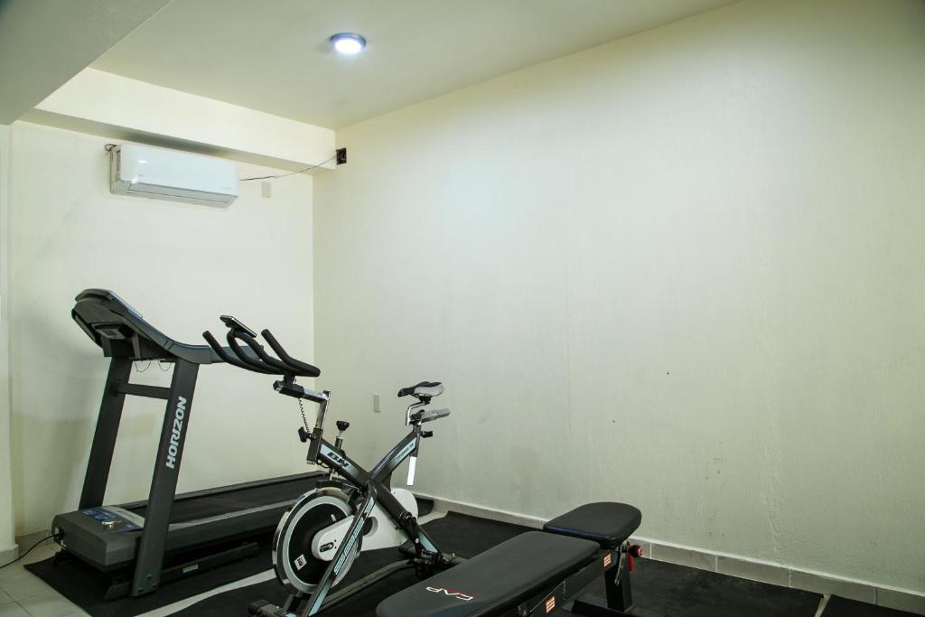 Fitness centrum a/nebo fitness zařízení v ubytování Relax Inn Suites