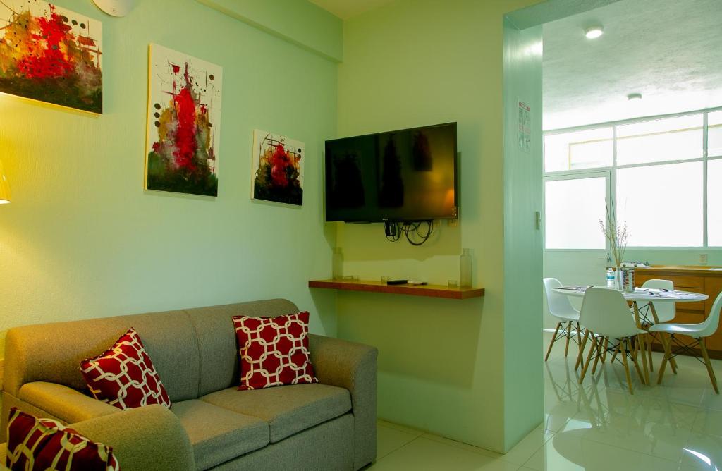 TV a/nebo společenská místnost v ubytování Relax Inn Suites
