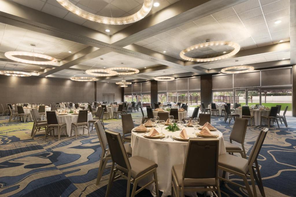 Restaurace v ubytování Radisson Hotel McAllen Airport