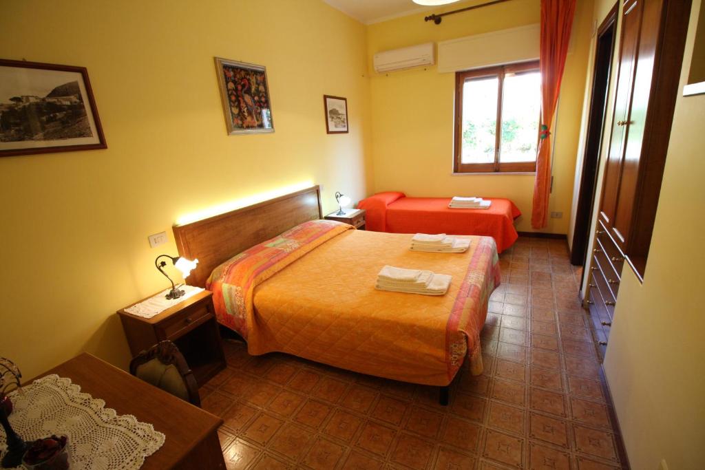 A bed or beds in a room at B&B Villa Rosa