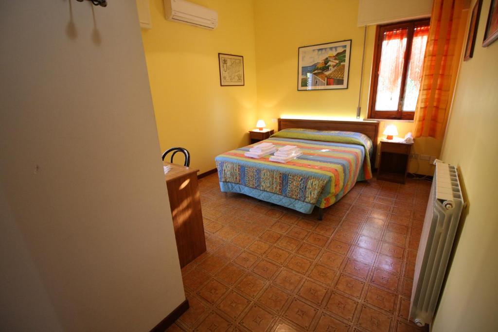 A bed or beds in a room at B&B Villa Rosa