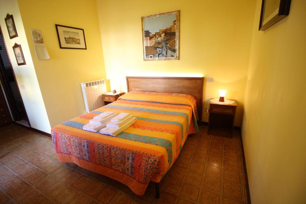 A bed or beds in a room at B&B Villa Rosa