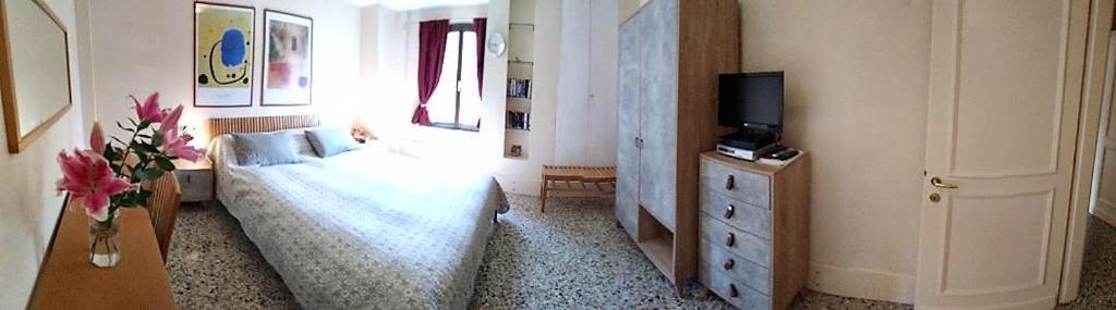 Televízia a/alebo spoločenská miestnosť v ubytovaní Apartment in Molino Stucky