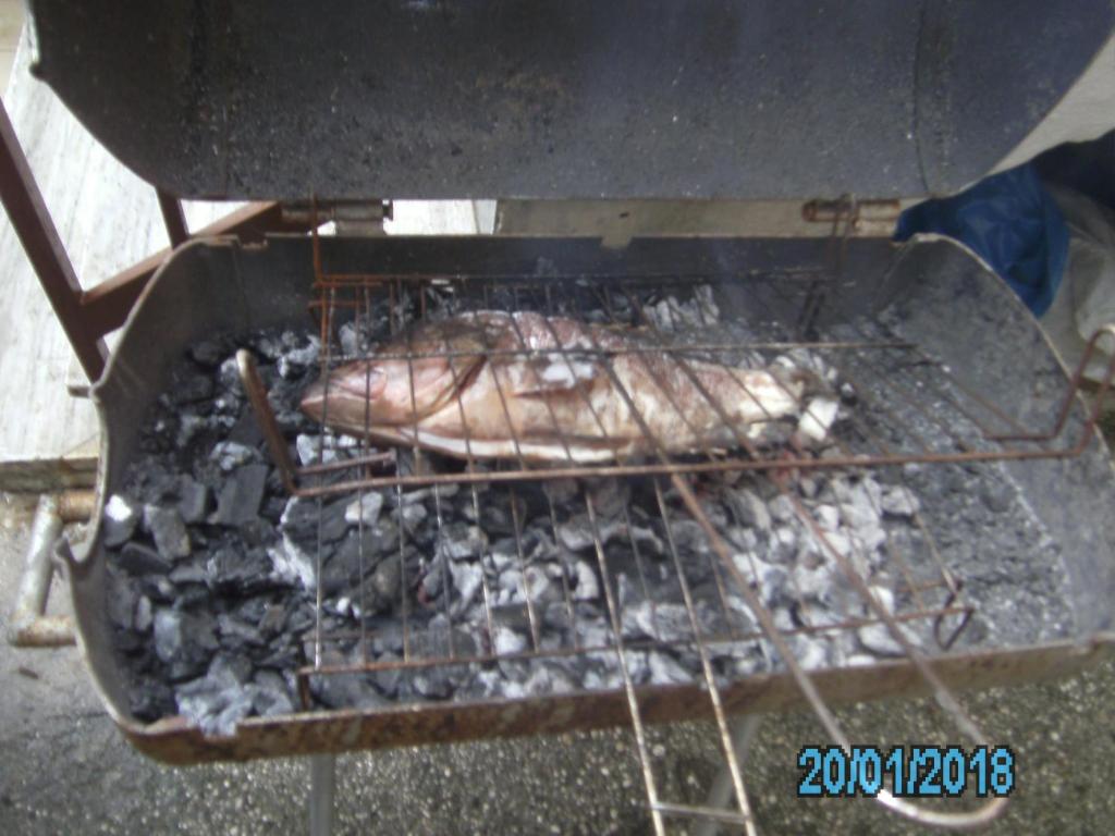 Gril dostupný pro hosty v apartmánu