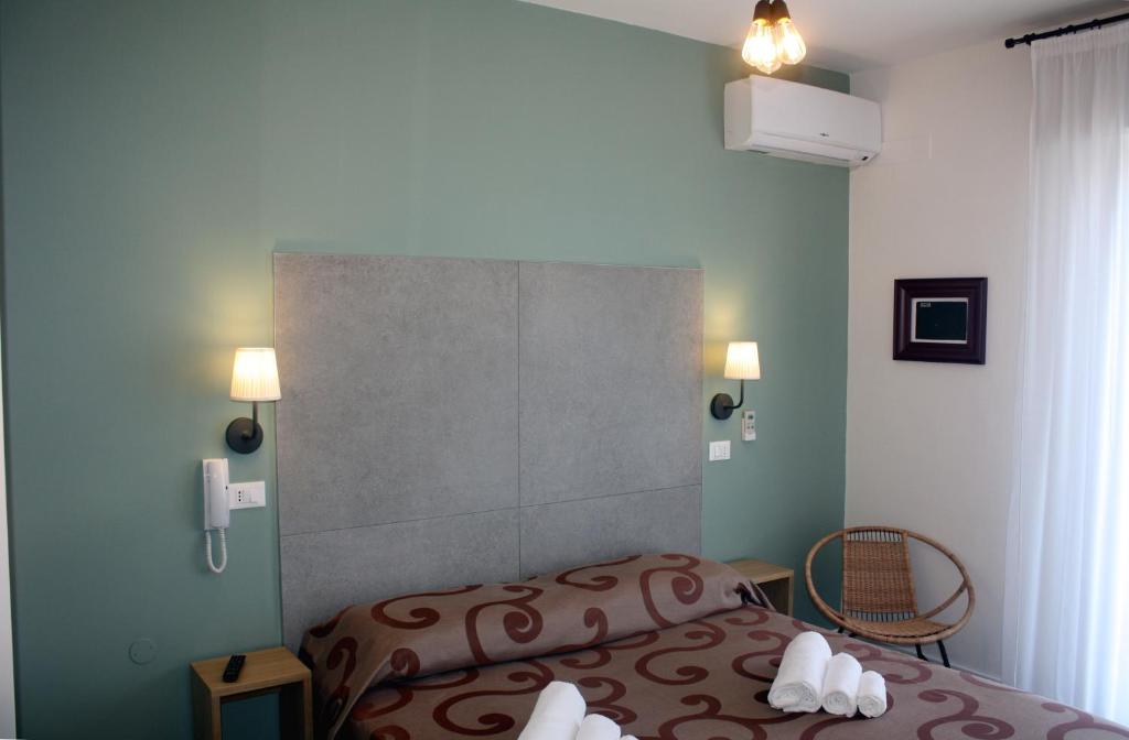 Postel nebo postele na pokoji v ubytování Hotel Helga