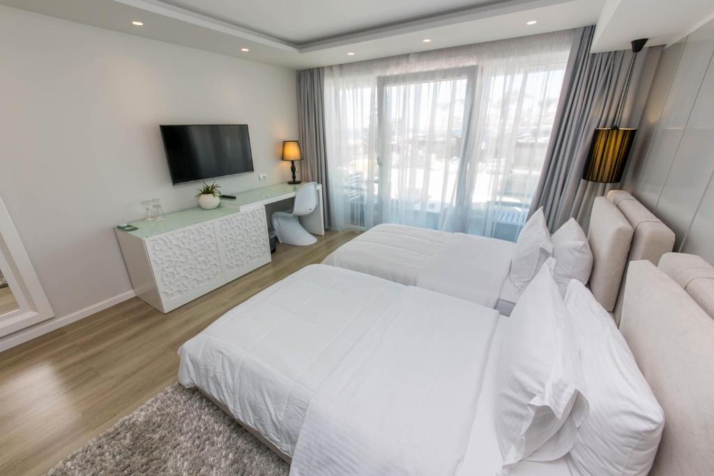 Кровать или кровати в номере Demi Hotel