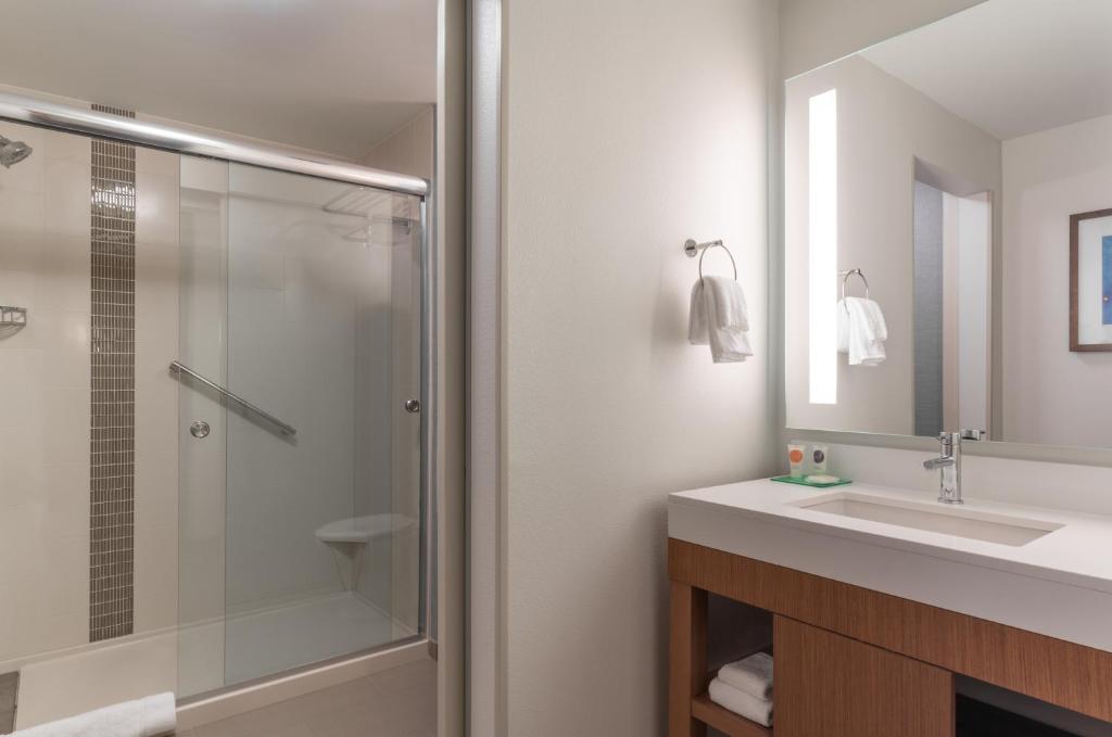 Ein Badezimmer in der Unterkunft Hyatt Place Sandestin at Grand Blvd