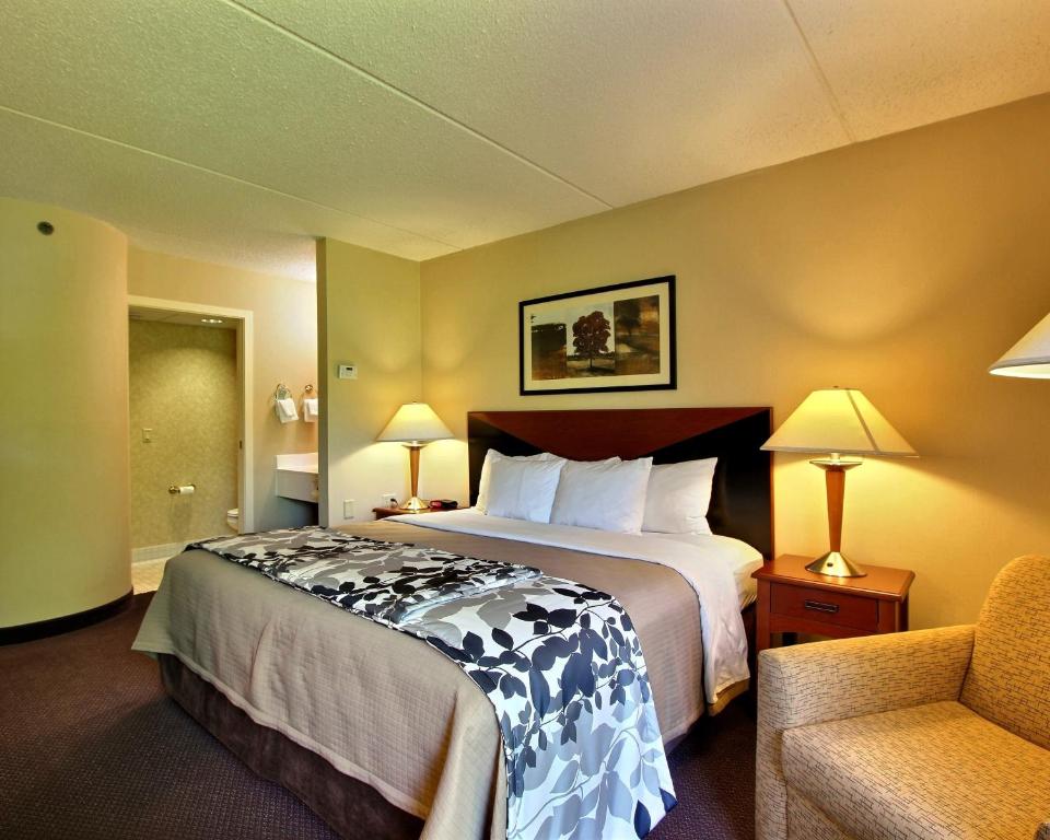 Sleep Inn & Suites of Lancaster County photo