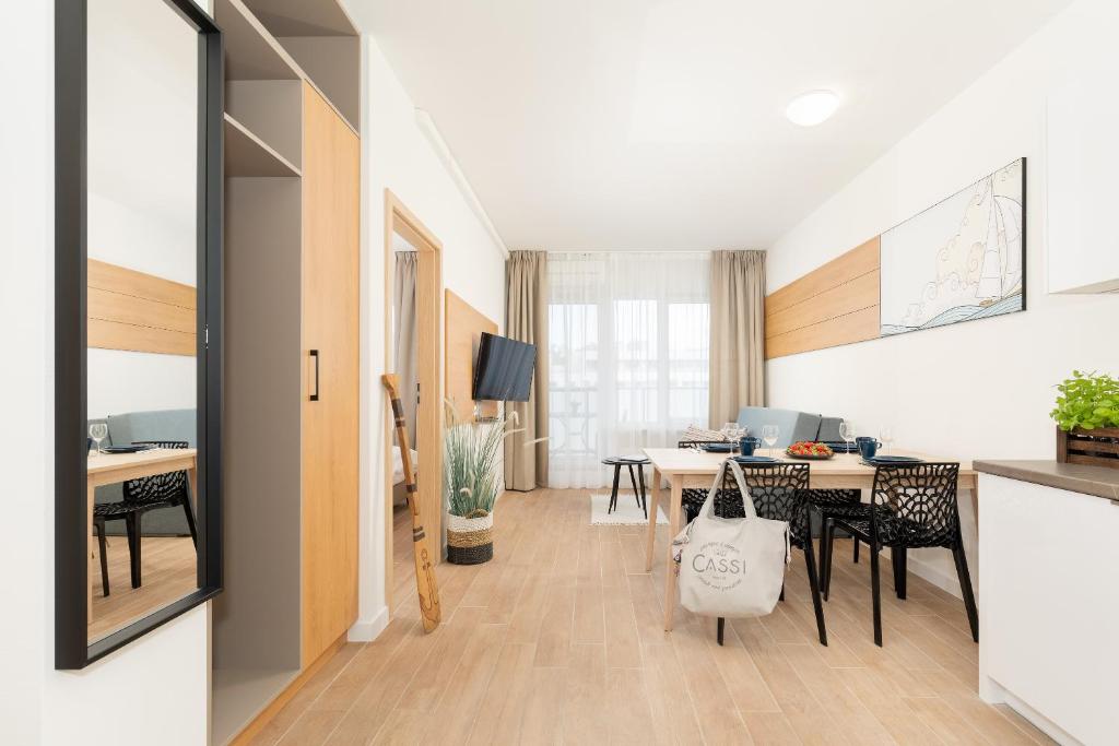 TV a/nebo společenská místnost v ubytování Aquamarina Onyx Marina Invest