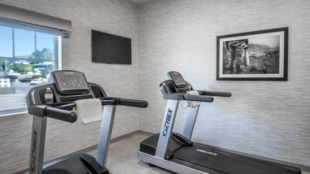 Fitness centrum a/nebo fitness zařízení v ubytování Beachfront Inn