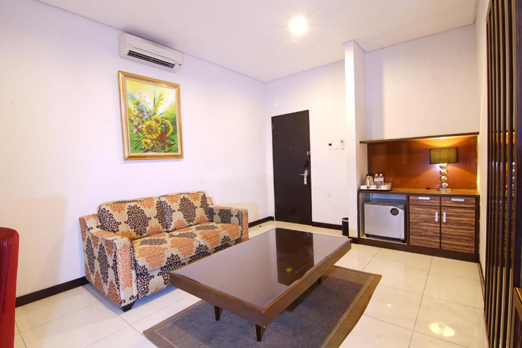 Kuchyň nebo kuchyňský kout v ubytování Royal Hotel Bogor