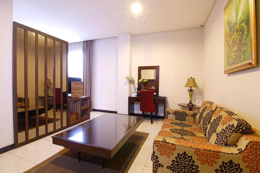 Posezení v ubytování Royal Hotel Bogor