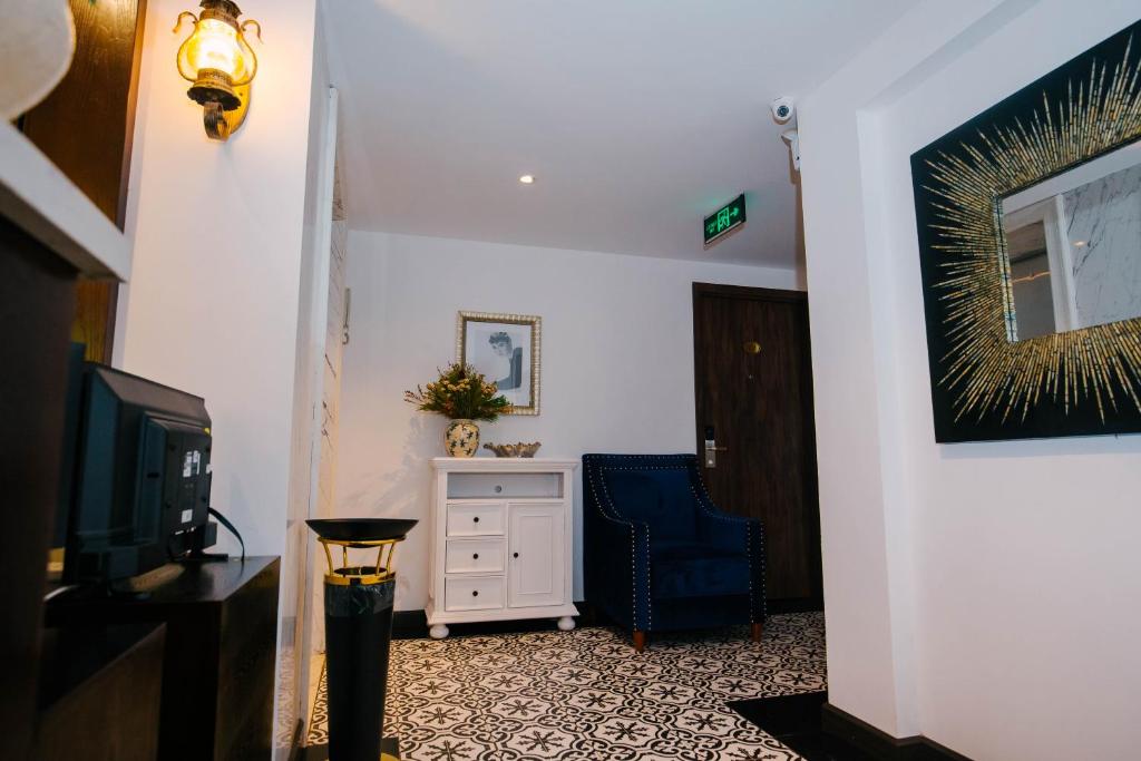 TV a/nebo společenská místnost v ubytování Rosa Hanoi Hotel